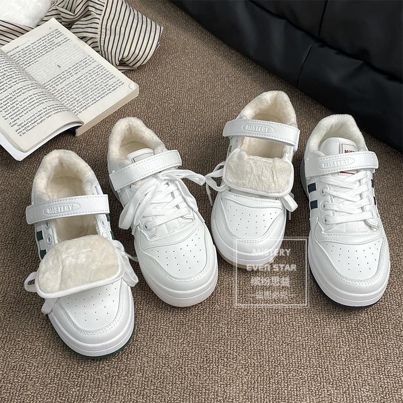 New products are on sale in autumn and winter, new velvet little white shoes, women's Velcro versatile cotton shoes 690