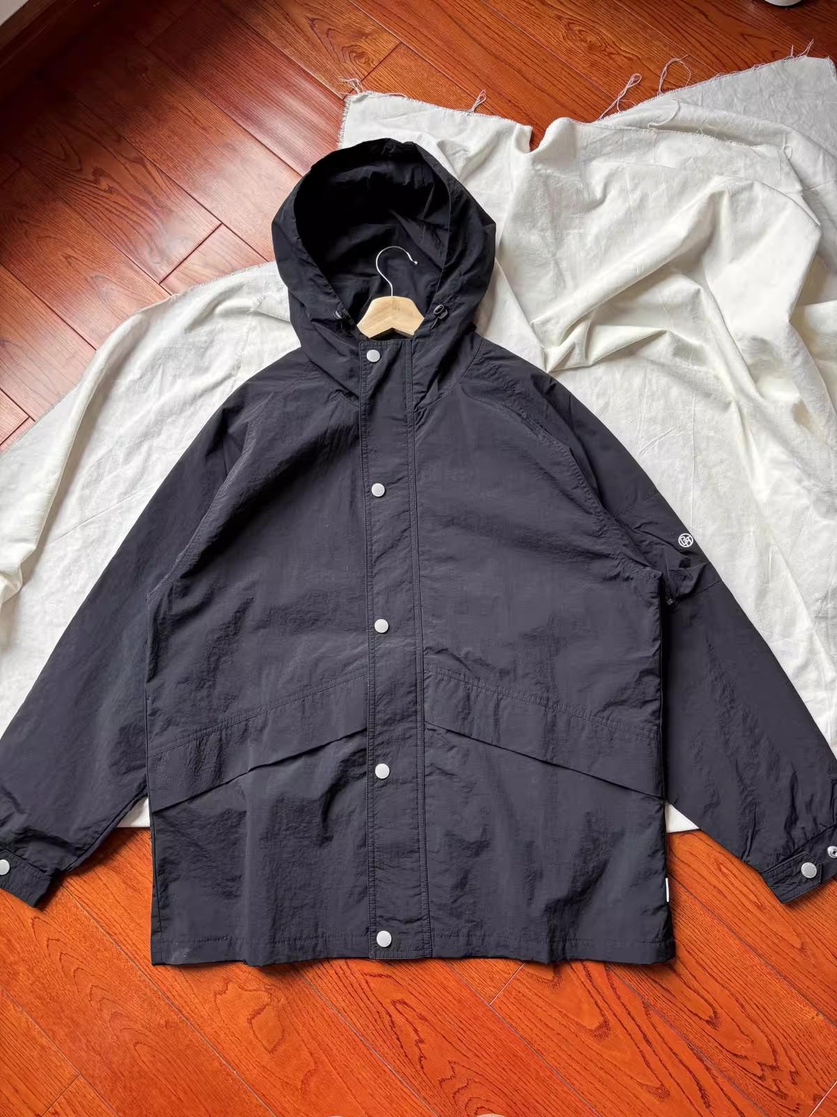 

Unisex Water-Repellent Mountaineering Jacket: Loose Hooded Style for Spring & Autumn, Outdoor Casual Mountain Wear M чёрный