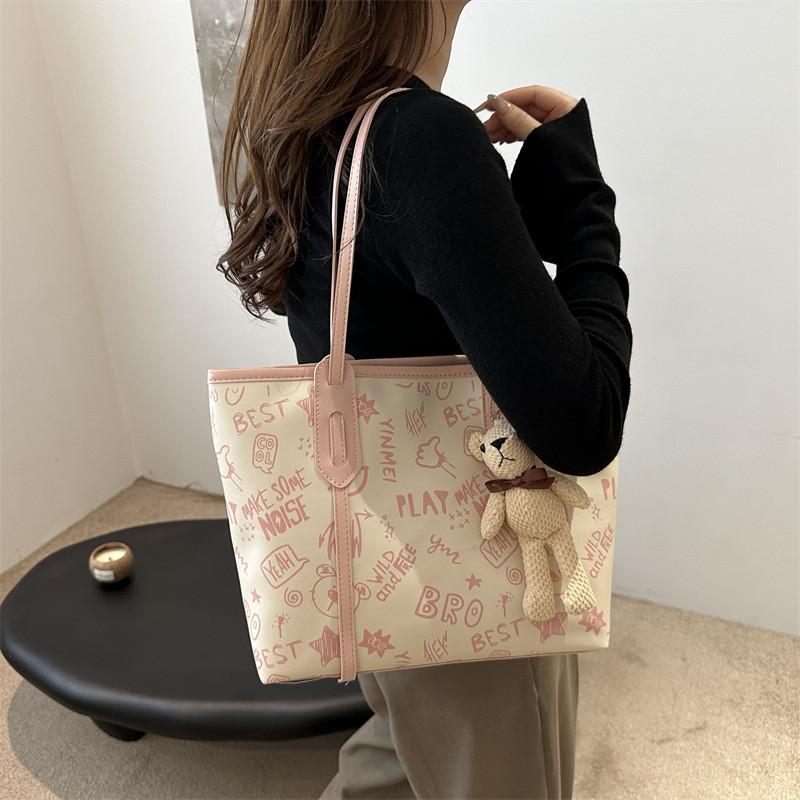 Fashionable Large Capacity Tote Bag For Women Ideal For Daily Commuting And Casual Outings