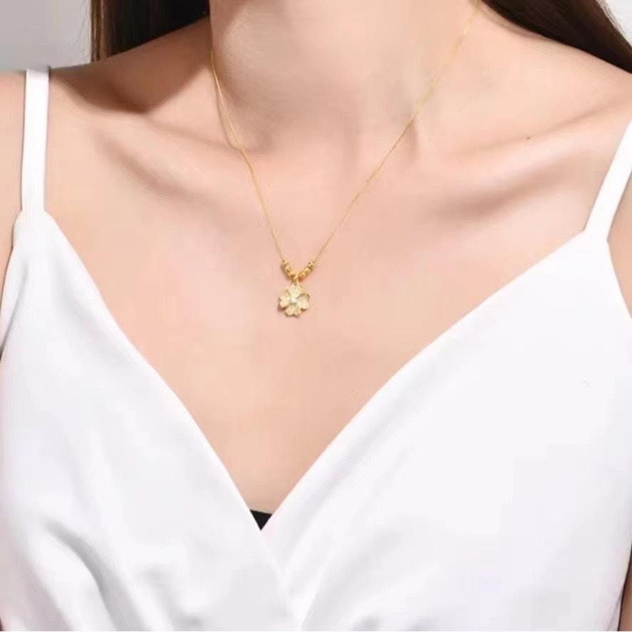 Lucky Clover Necklace Women'S Fashion Lamp Luxury Premium Transfer Bead Ins Style Niche Design Pendant Premium