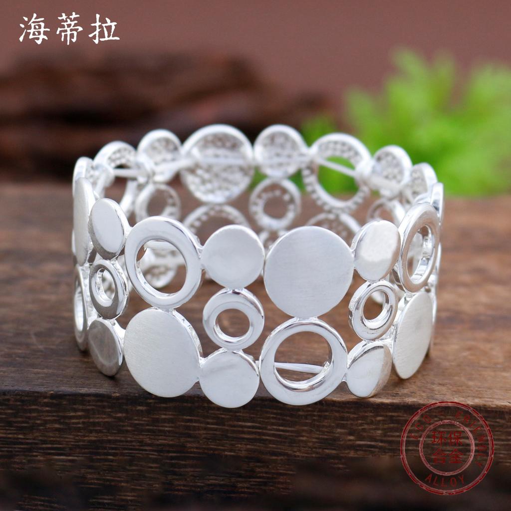 Hohles geometrisches gebürstetes rundes elastisches Armband Damen übertriebenes Design Ringarmband