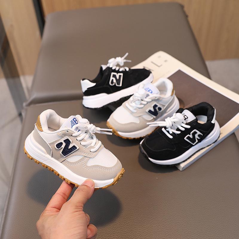 New Kids' Mesh Sports Shoes - Letter Design for Boys & Girls, Spring/Autumn Collection