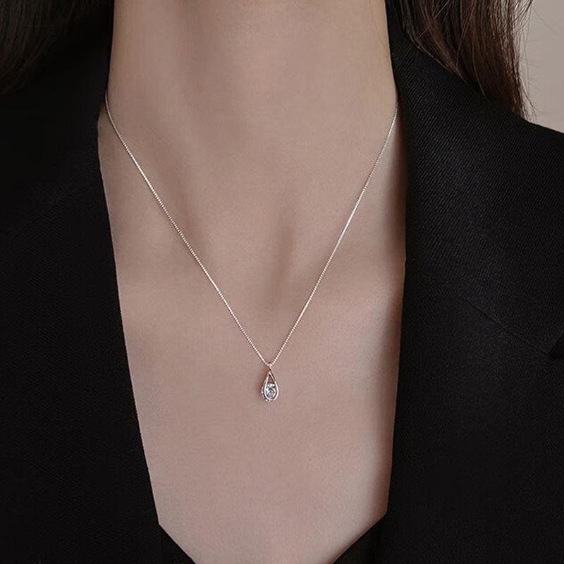 Water Drop Zircon Necklace Pendant Collarbone Chain Gift for Girlfriend Light Luxury Single Diamond Daily Commuter Women's Model