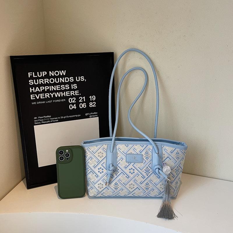 

Niche personalized bag women s bag large capacity armpit bag new fashion simple texture women s shoulder bag синий