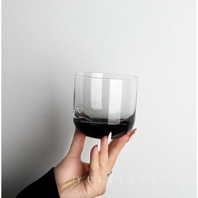 Wasserbecher aus grauem Kristallglas im nordischen Retro-Stil, mundgeblasen, originaler Wein-Whisky, schlichtes Haushaltsgeschirr
