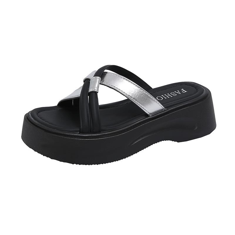 Muffin-Kühlpantoffeln mit dickem Boden Damen Sommerbekleidung 2025 neue Mode mit Rock Ein-Wort-Schlappen Strand-Badesandalen