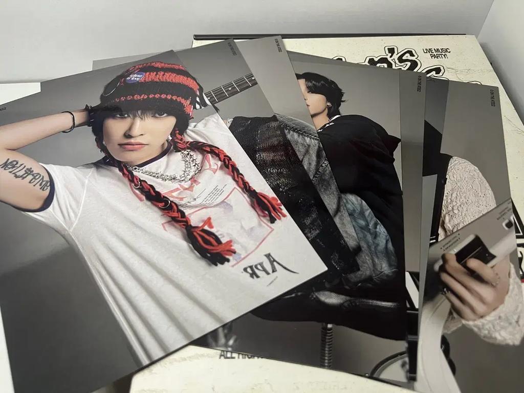 ATEEZ Season's Greetings + Photocard