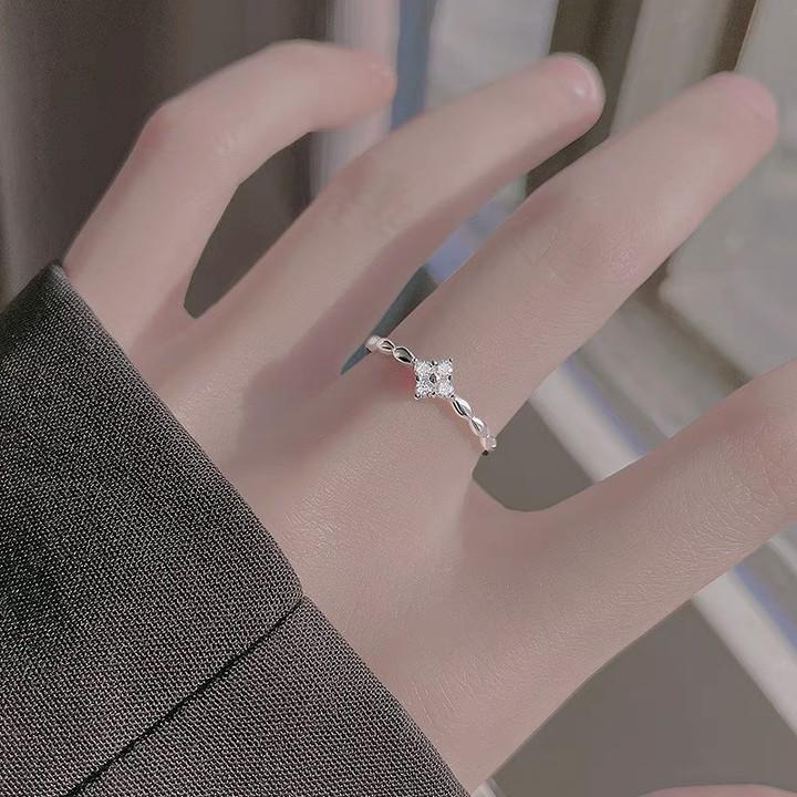 ANENJERY Inel cu flori cu patru foi de zircon de culoare argintie pentru femei Bijuterii simple frumoase prințesă accesorii cadou