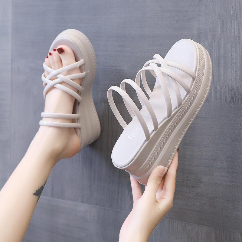 Sommer neue Sandalen Damen kleine Größe Hausschuhe Damen Sommer neu Koreanische Version Ein Wort dicke Sohle zwei Tragevarianten coole Römerschuhe Damen