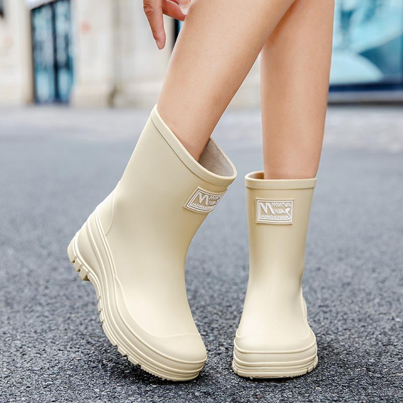 New fashionable outdoor wearable simple women's rain boots medium tube water shoes adult rain shoes waterproof and non-slip thick-soled water shoes