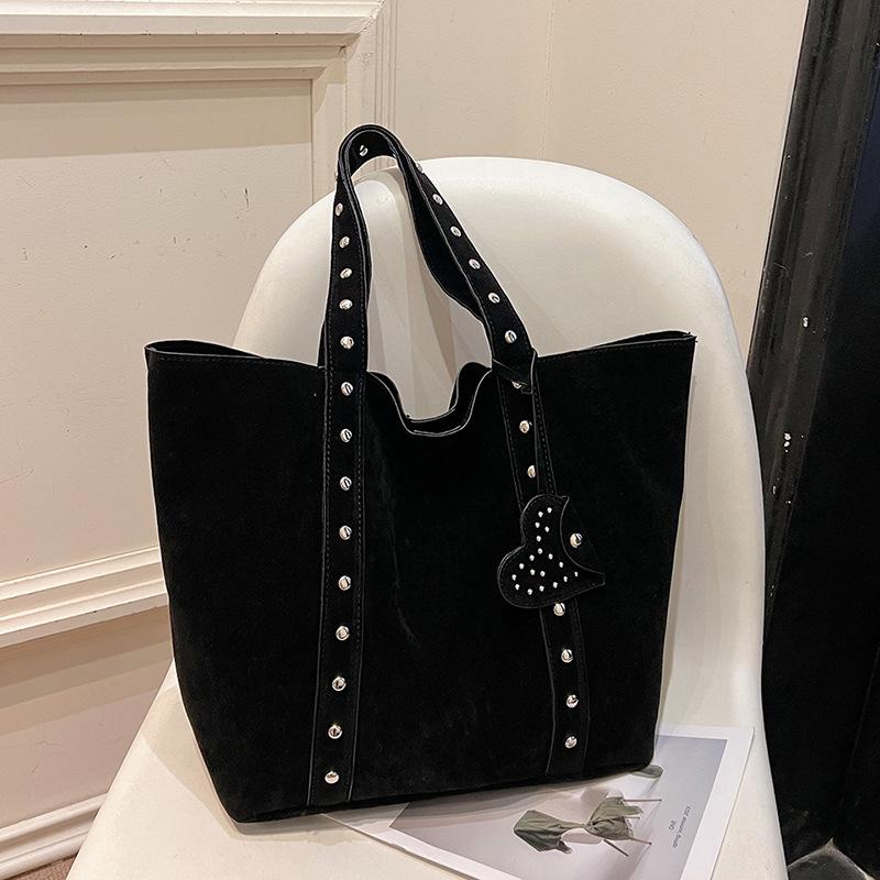 

2025 New Fashion Suede Sewing Thread Rivet Large Tote Bag Retro Versatile Commute Handbag Brand Designer Elegant Shoulder Bag чёрный