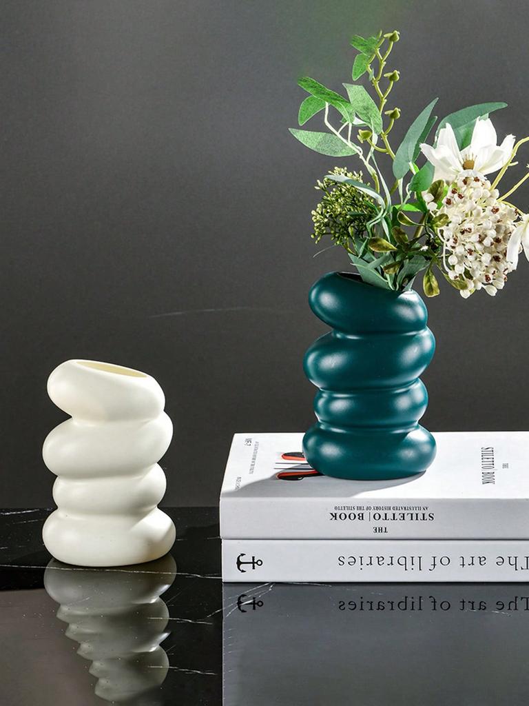 Plastic spiral vase, Nordic style creative flower arrangement, container decoration, dry and wet vase, imitation glaze.