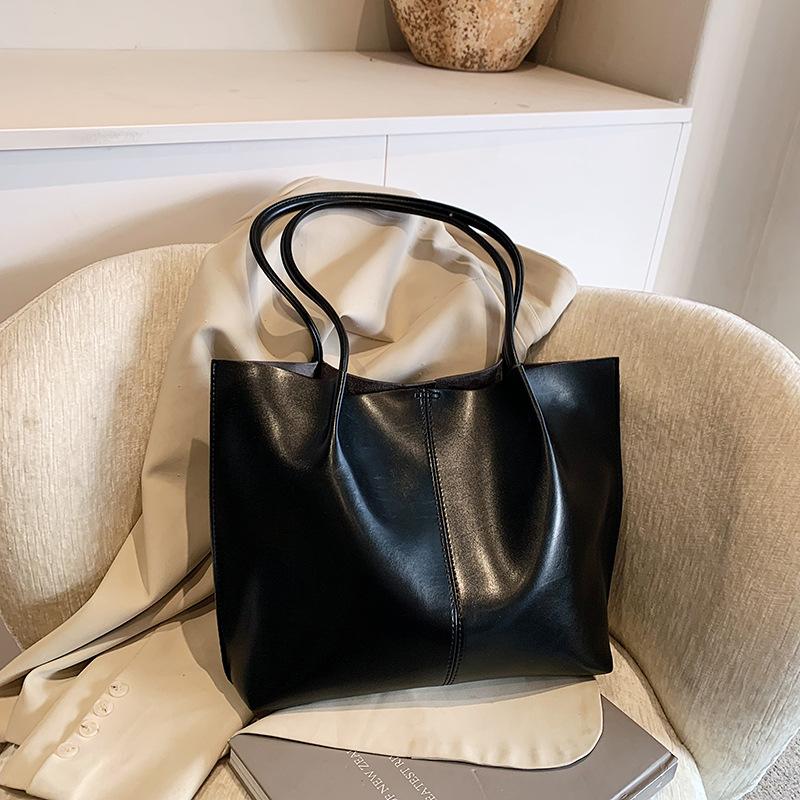 Premium Tote Bag Women's Large Capacity New Winter Popular Retro Versatile Shoulder Bag Commuter Bag