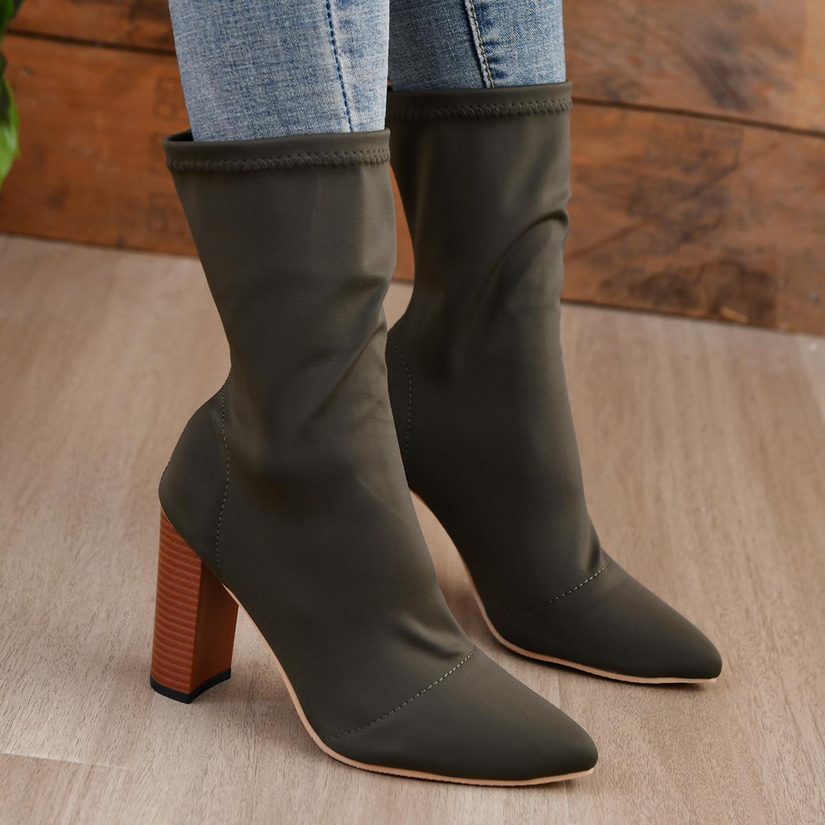 

Мода 2024 года, новые осенние женские ретро-модные теплые однотонные сапоги с острым носком до середины голени 42 зелёный