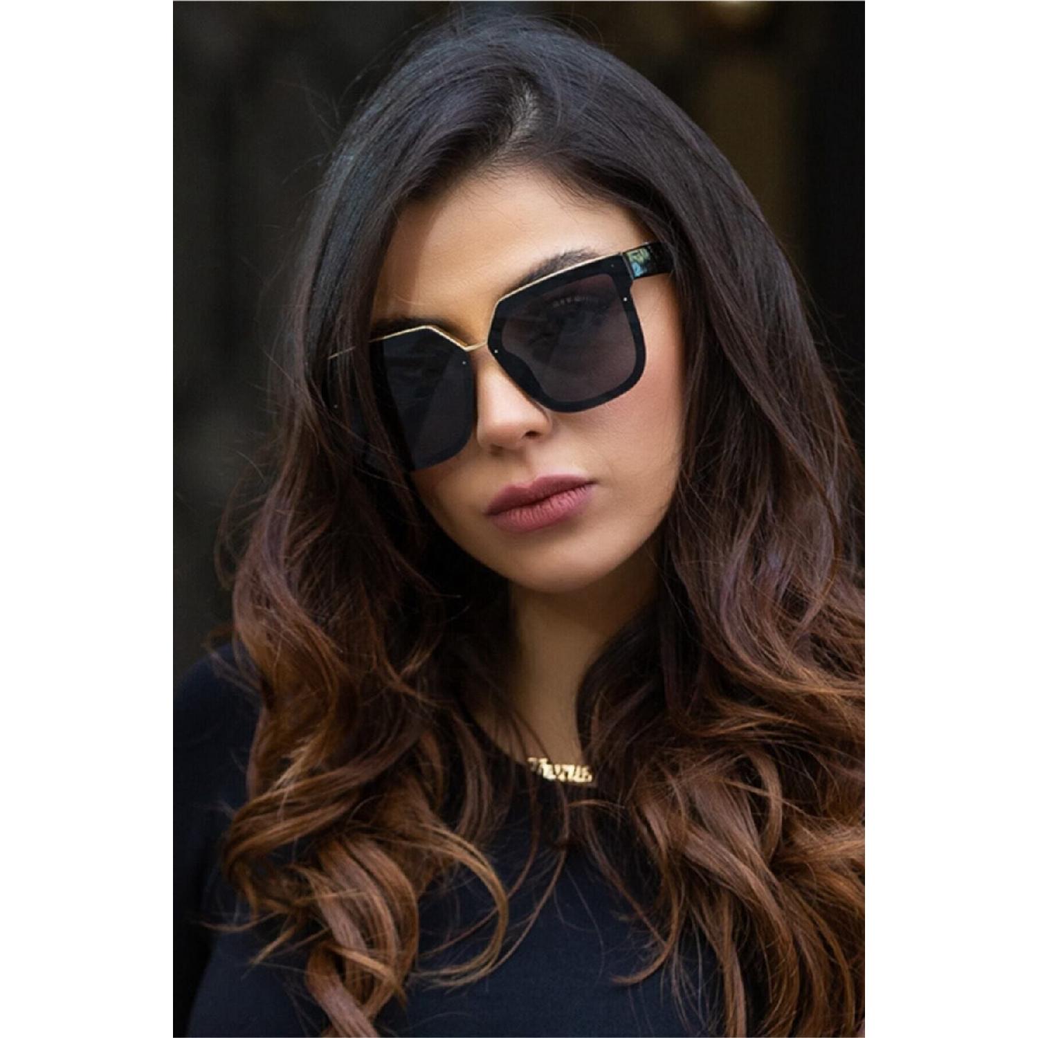 

Черные женские солнцезащитные очки