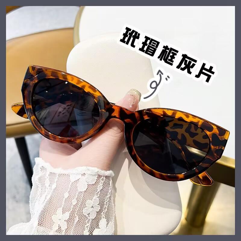 Cute Sexy Retro Cat Eye Sunglasses Woman Small Frame Black Gradient Ladies Sun Glasses Vintage Brand Designer