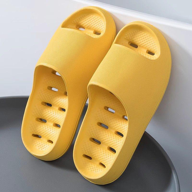 Leakproof Quick-Drying All-Season Bathroom Shower Slippers for Women and Men