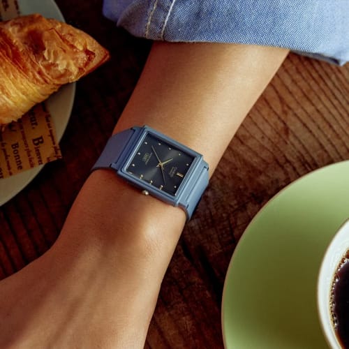 Casio Analogové hodinky Chipkashi Levné Casio MQ-38UC-2A2 Matný šedavě modrý uretanový pásek Obdélníkový ciferník Unisex Zámořský model