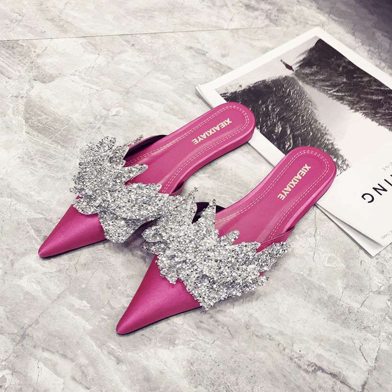 Cool Slippers Women's Summer Wear 2025 New Pointed Flat Bottom Fashion Muller Shoes Satin Sequined Bow Half Drag