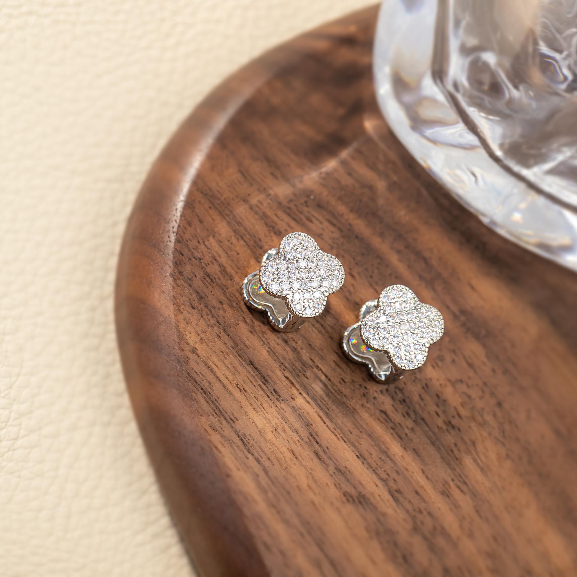 Copper-Plated Gold French Retro Zircon Flower Earrings with Double-Sided Backs