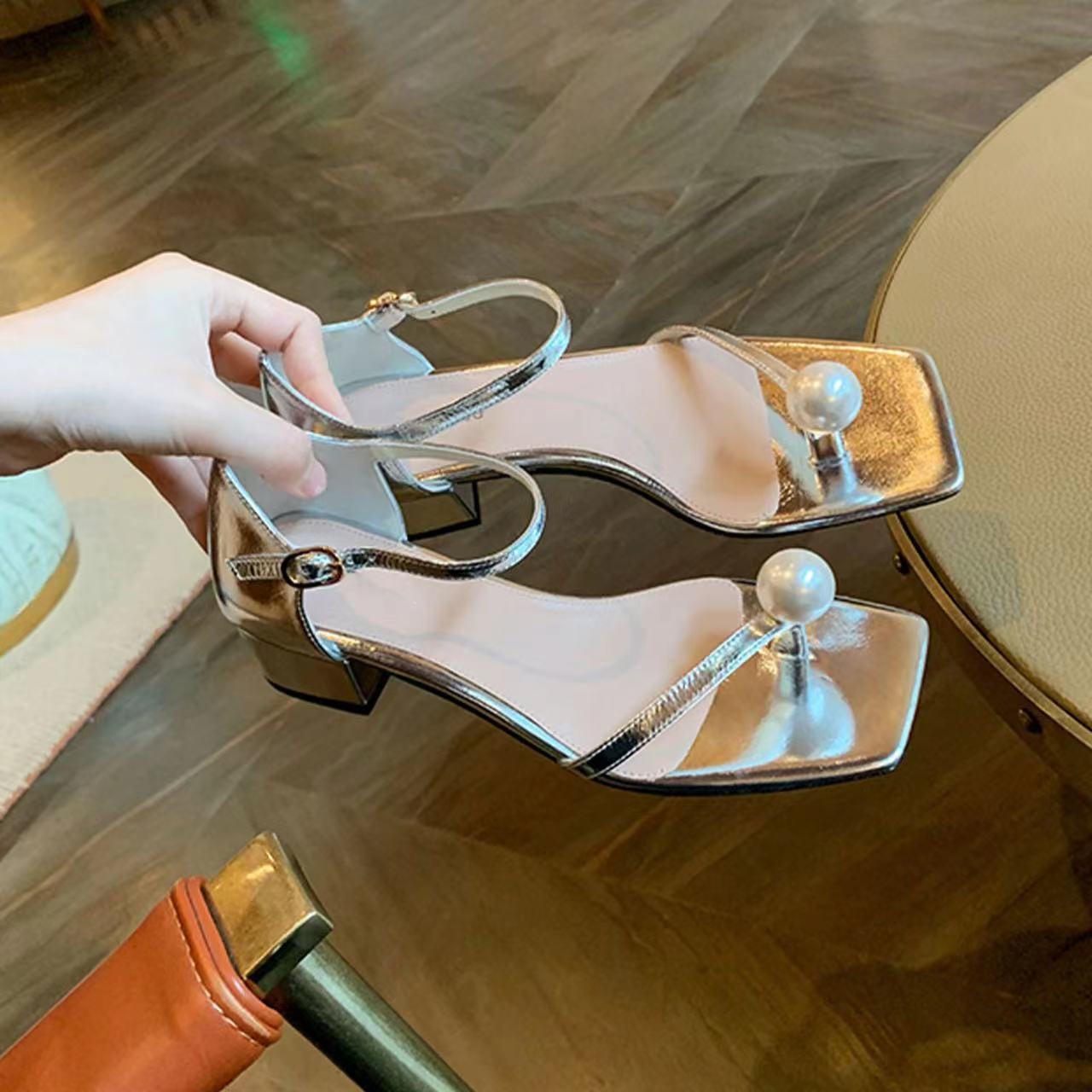 

Grape mom studiolee simple square head pearl toe high heels one-word buckle strap thick heel sheepskin sandals women 40