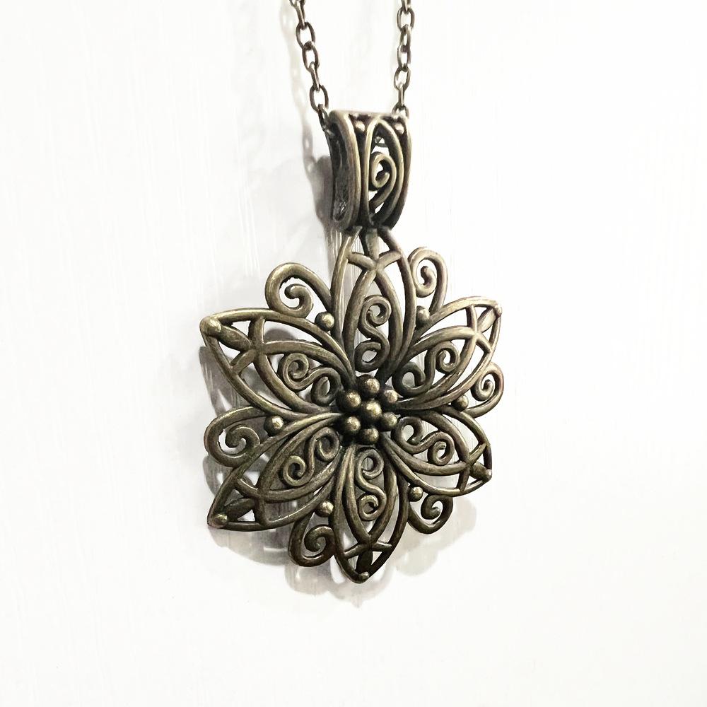 Hollow Big Flower Pendant Necklace Sweater Chain Floral Design Stylish Retro Victoriano Jewelry For Women Men Mother, Wife, Sister Accessories