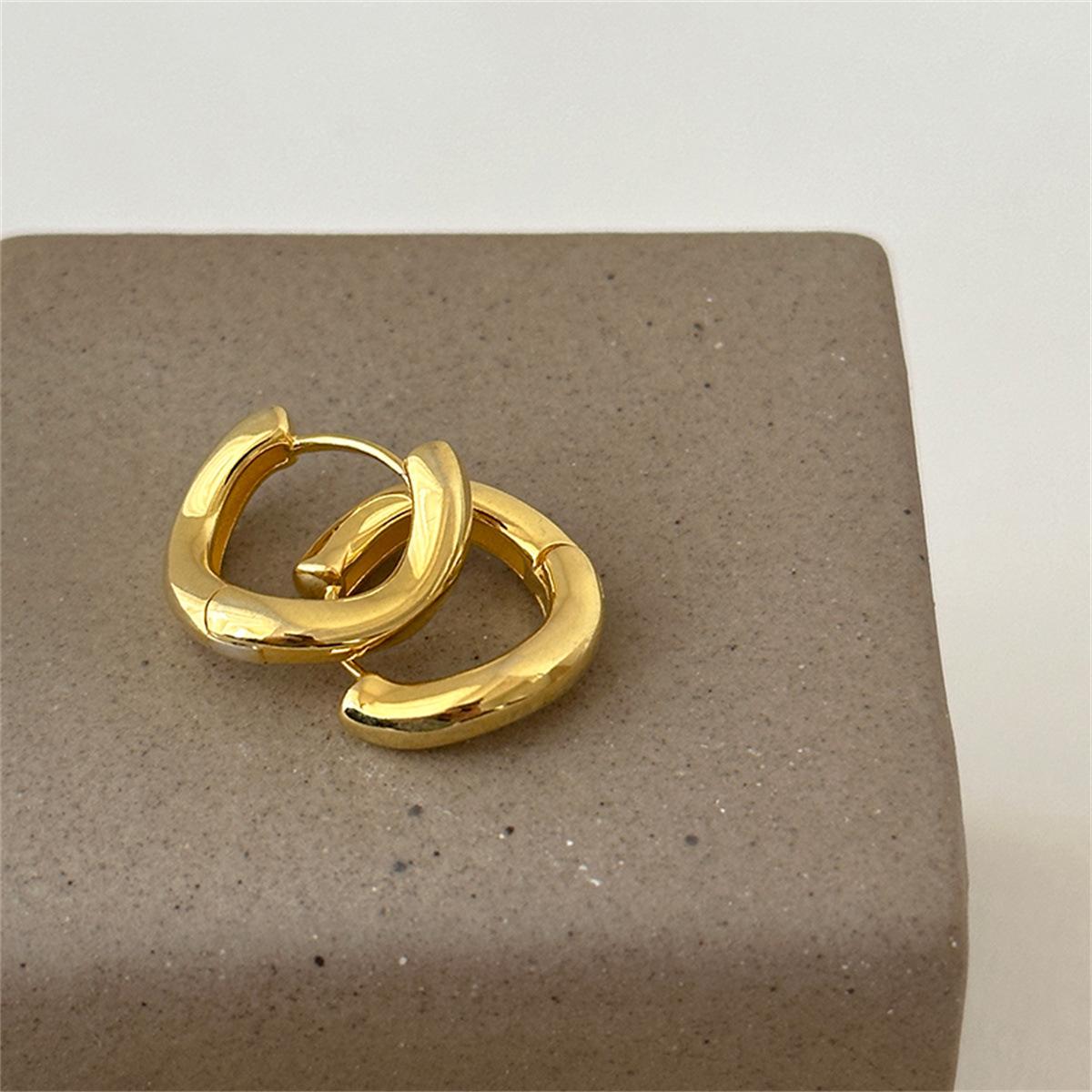 

Французские ретро простые кольца витые серьги женские нишевый дизайн высокое чувство холодный ветер серебряные игольчатые серьги женские новые модели 925 silver needle