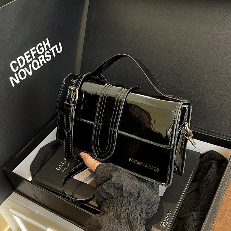 2025 Summer European and American Retro Portable Small Square Bag New Shoulder Bag Fashion Literary Messenger Bag Women