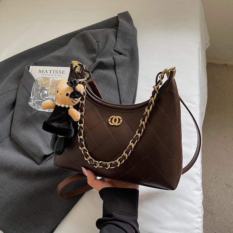 

Rhombus chain bag women s 2025 autumn new commuter shoulder armpit bag fashionable and simple messenger bag no pendant темно-коричневого