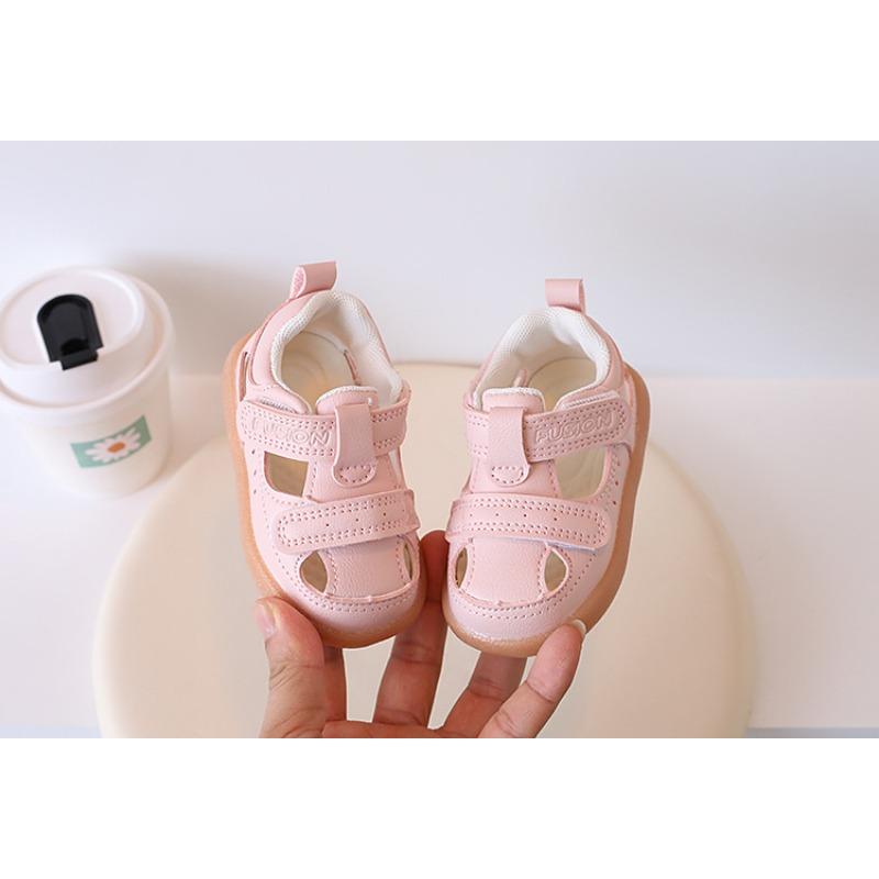 New summer closed-toe sandals for baby girls, versatile soft-soled anti-collision walking shoes