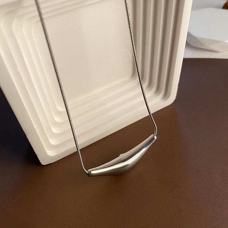 

Персонализированное Универсальное Хип-хоп Титановое Ожерелье на Ключицу - Модные Невыцветающие Украшения для Крутых Женщин