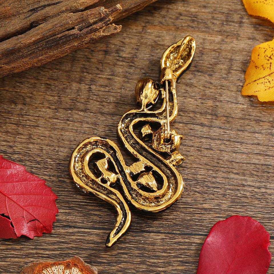 New Creative Classic Vintage Snake Enamel Crystal Badges For Women Men Retro Aniaml Metal Fashion Brooch Pin Unisex Accessories