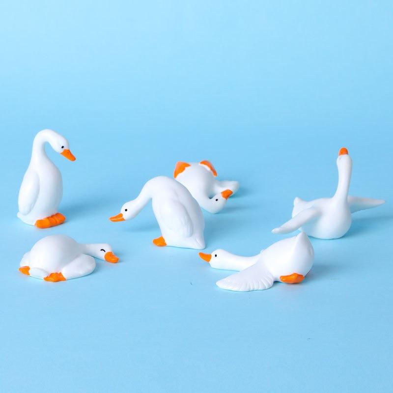 Cute White Goose Ornaments-Resin Handmade Table Decorations, Suitable for Home and Garden Decoration