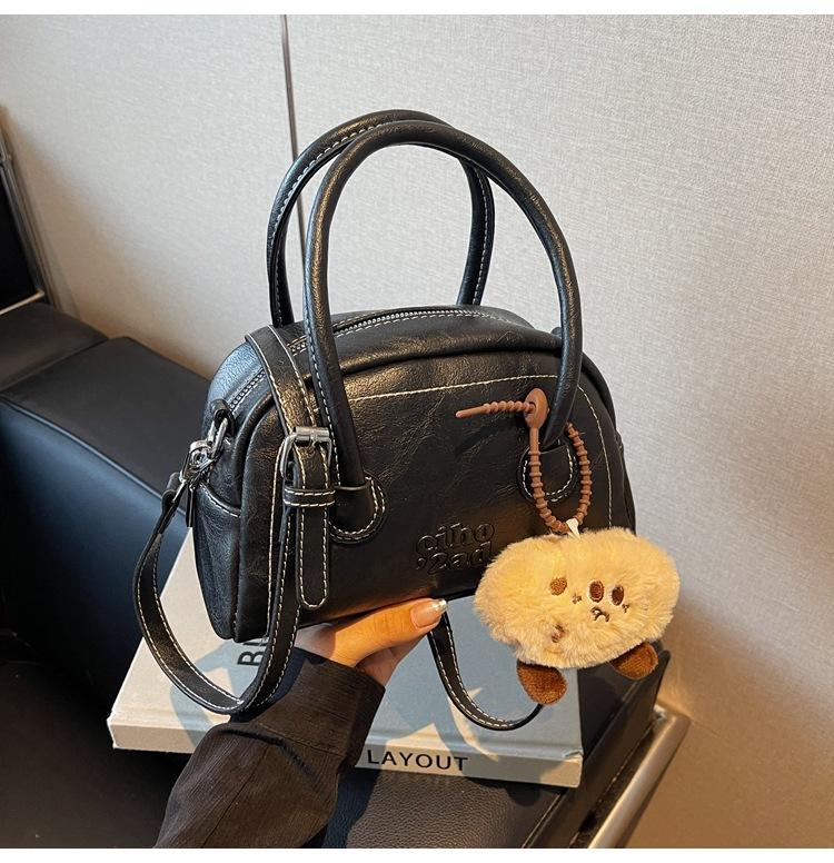 

Модная универсальная нишевая дизайнерская сумка-подушка женская 2024 новая сумка маленькая сумка сумка через плечо чёрный