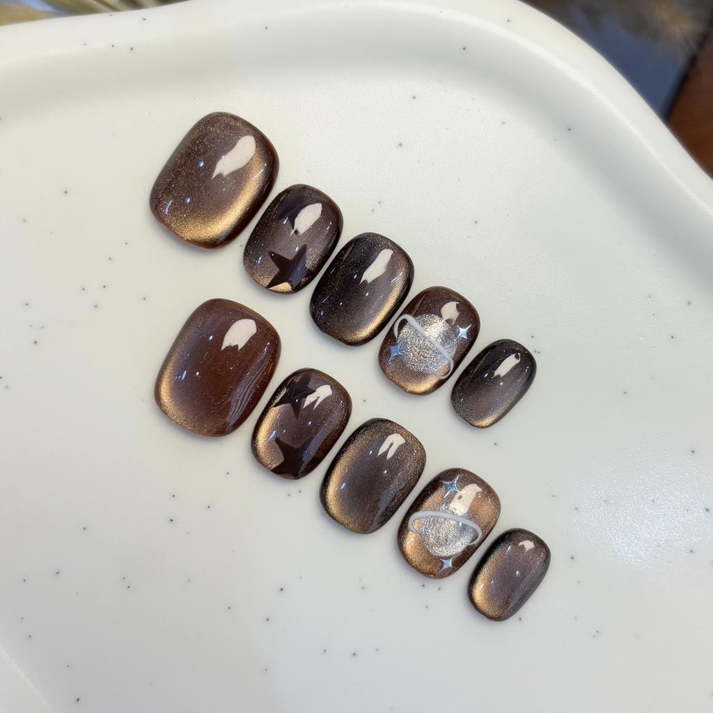 Neuer Herbst und Winter Katzenauge reine handgetragene Nägel High-End Boutique Nagelaufkleber Neujahr kurze Großhandelsnägel Nagelstück