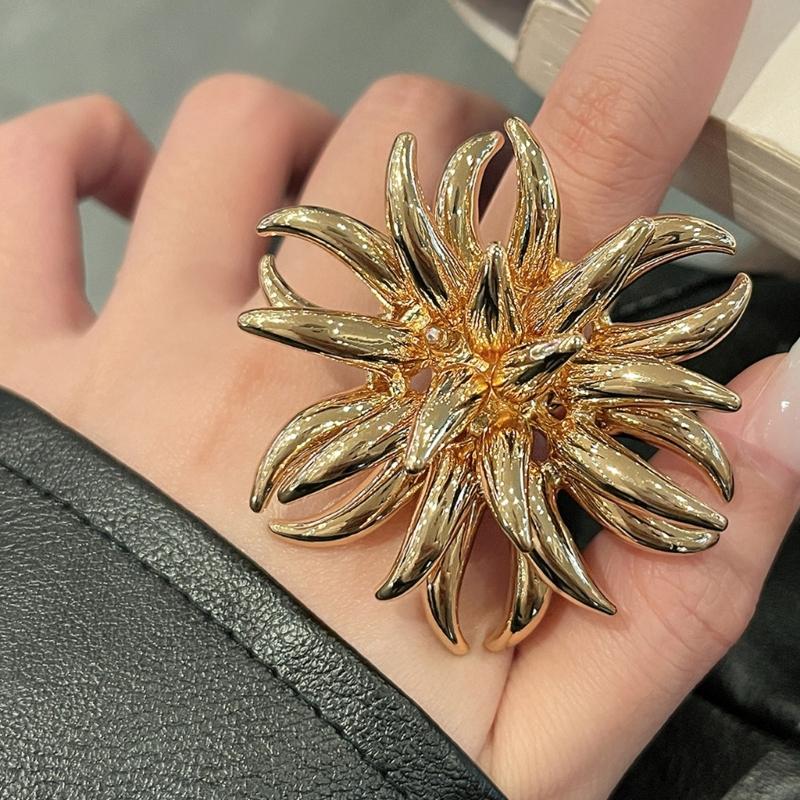 Contemporary Style Ring Statement Glitter Art Piece With Textured Finish Finger Jewelry Perfect For Gift Giving