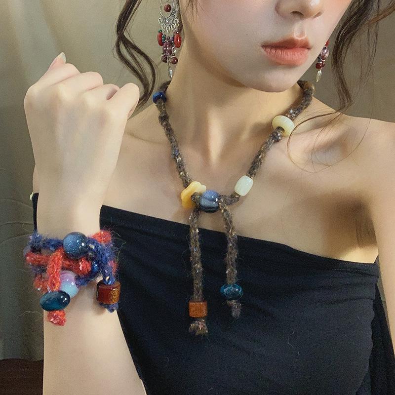 Herbstarmband aus gestricktem Pool-Stoff: Buntes Handgefertigtes Glasperlen Gewebtes Lanyard Anhänger Zubehör.