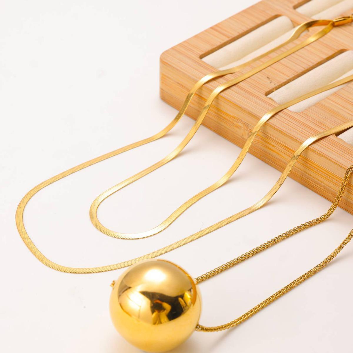 

Shuxin Double-Layer Snake Bone Clavicle Necklace for Women - Simple & Fashionable Stacked Short Blade Chain Design.