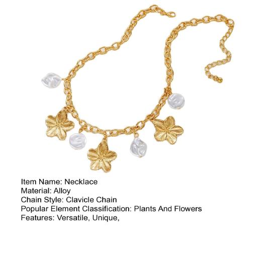 Baroque Faux Pearl Statement Necklace with Vintage Flower Pendant Irregular Natural Pearl Pearl Chain for Women Elegant Alloy Jewelry for Party Daily