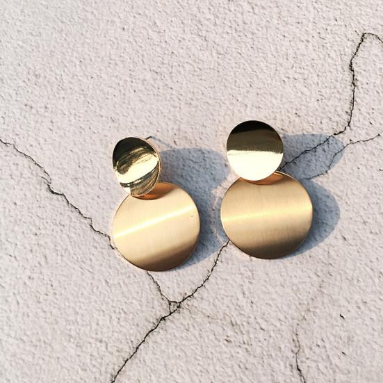 Earrings Are Fashionable And Personalized. Asymmetric Size Round Metal Matt Brushed Gold Geometric Earrings