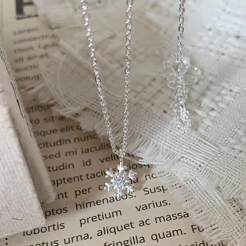 Female Minimalist Niche Snowflake Necklace J520