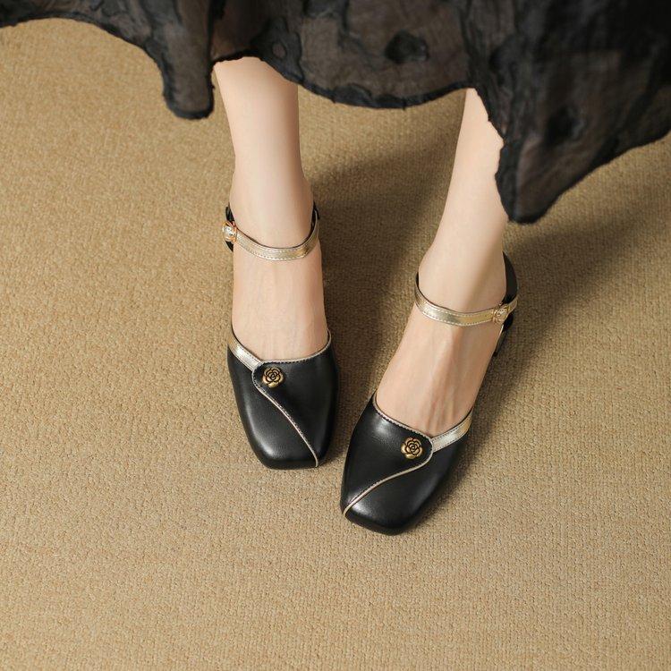 Baotou 2025 summer new retro summer camellia sandals French single shoes versatile leather shoes temperament women's shoes square head