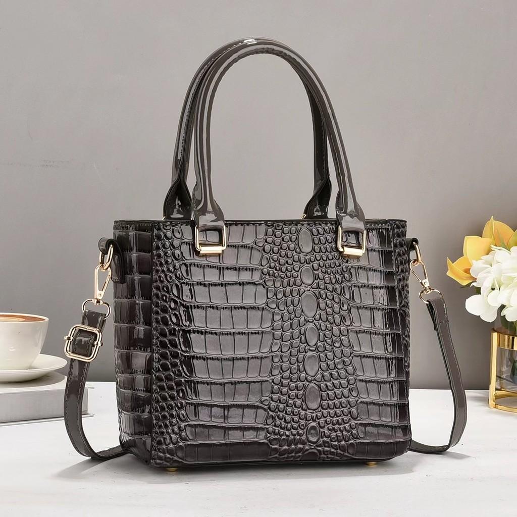 Stylish Pu Leather Crocodile Print Crossbody Bag For Women With Ample Storage Space