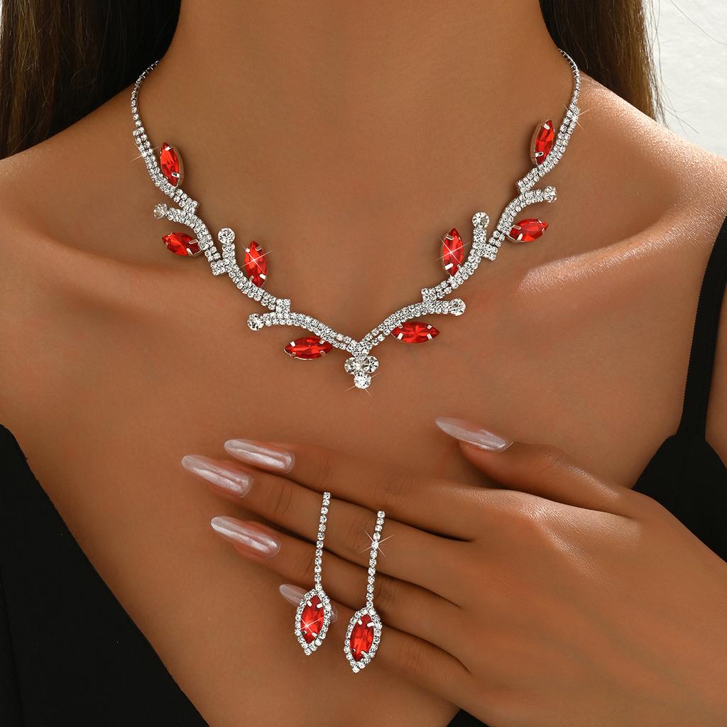Leaf Flowing Fringe Necklace - Luxury Court Style Choker - New Retro Elegant Accessories Set for Women