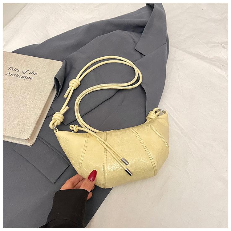 Niche croissant bag women's new popular fashion shoulder underarm bag versatile commuter messenger bag