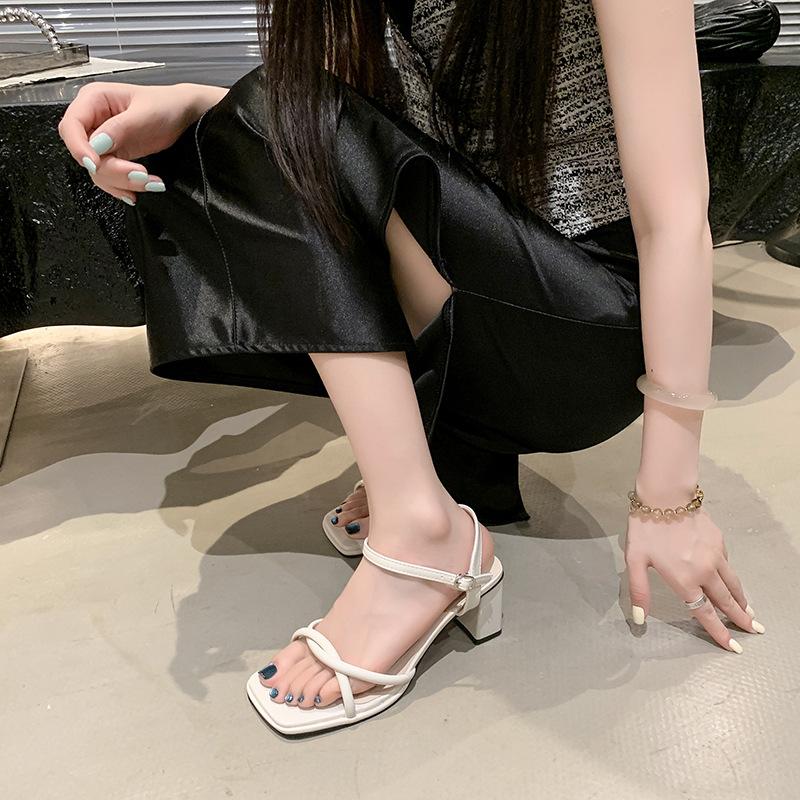 

Темпераментные серебристые туфли на высоком каблуке 2025 лето новинка французский темперамент с юбкой не устают ноги супер красивые слово с сандалиями 35