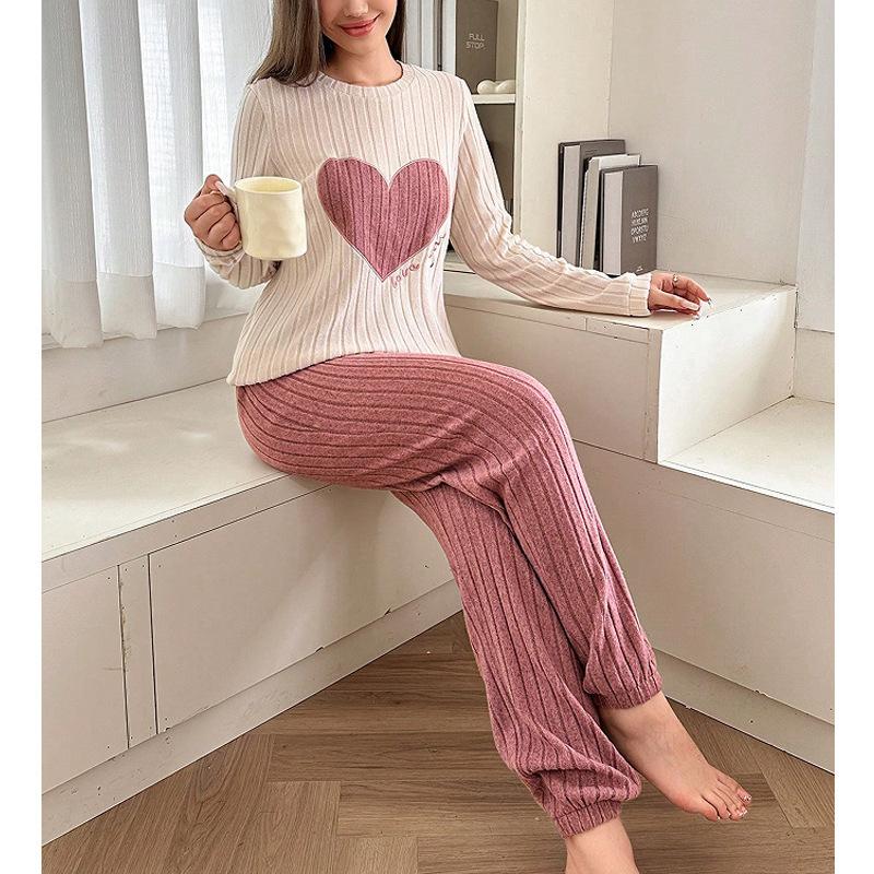 Heart Print Women Pajama Set, Round Neck Short Sleeve Top & Long Pants 2‑Piece Outfit, Soft Comfy Loungewear For Autumn