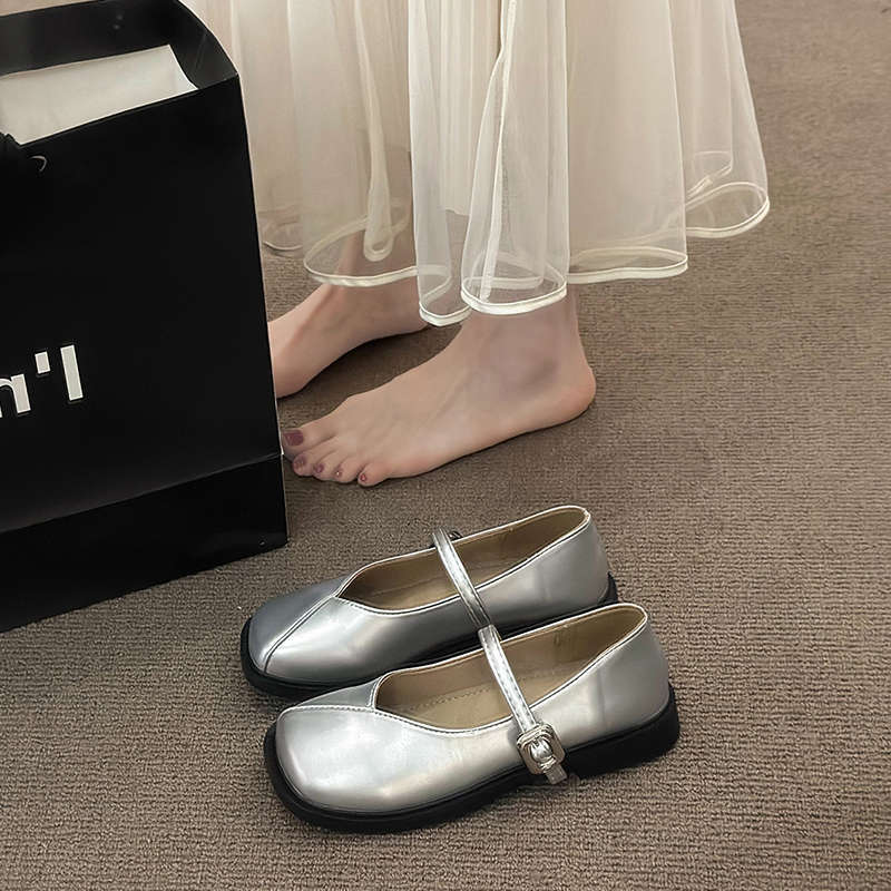 Black single shoes  new French flat Mary Jane  shoes temperament shallow beanie shoes gentle small leather shoes