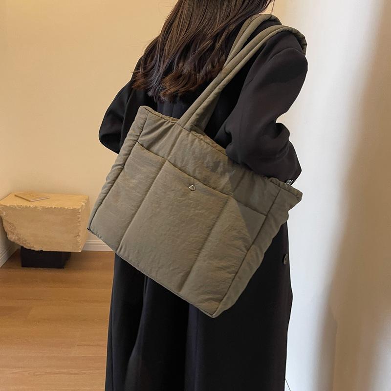 Autumn and Winter Large-capacity Nylon Down Bag Women's 2025 New Korean Niche Commuter Canvas Single Shoulder Fashion Tote Bag