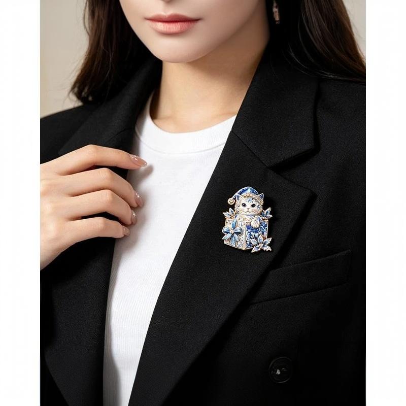 Cute Christmas Cat Brooch Rhinestone Decor for Women Fashion Lapel Pin with Gift Box for Valentine's Day Gifting